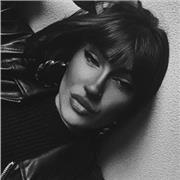 Persona con conocimientos en materia de Arte y especialización en Diseño Grafico. Secundaria y Formación profesional